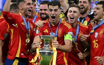 تاج گذاری اسپانیا بر بام فوتبال اروپا؛ شاهکار لاروخای جذاب در شب بهت انگلیس