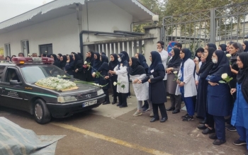 وداع کادر درمان با پیکر ایلناز توکلی پزشک جوان در رشت