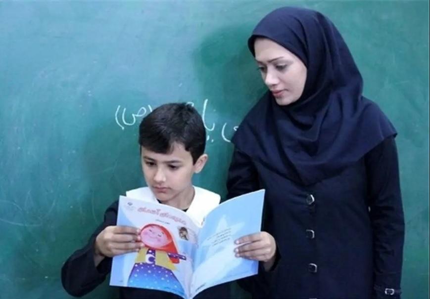 پرداخت مرحله دوم متناسب‌سازی سال ۱۴۰۰ معلمان بازنشسته همزمان با حقوق مردادماه