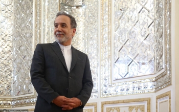 واکنش وزیر خارجه پرسپولیسی به وضعیت چمن ورزشگاه های ایران/کَل کَل بین طرفداران تیم ها قشنگ است،افراط خوب نیست