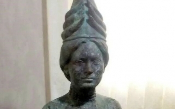 مجسمه ۲۰۰۰ ساله تقلبی از آب درآمد