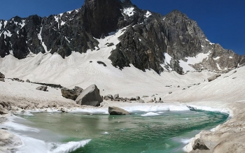علم کوه، جدال گرما و یخ