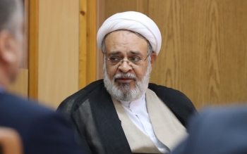 با زمین خواری و فساد مقابله می کنیم