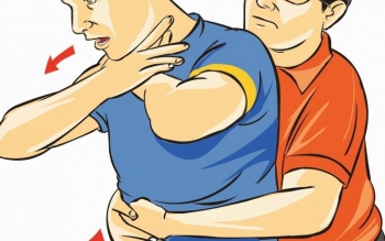 نجات جان یک پدر با کمک  تلفنی اورژانس۱۱۵ بعد از گیر کردن قرص در گلو