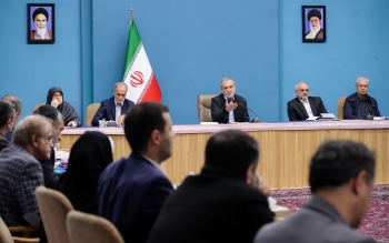 انتقادها را با جان و دل می پذیریم/ تأکید بر برخورد قاطع دولت با گران فروشی های بی ضابطه