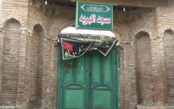 مسجد ۷۰۰ ساله اکبریه، قدیمی‌ترین مسجد شرق گیلان مرمت می‌شود