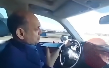 اما پشت فرمان اتومبیل با موبایل صحبت نکنید لطفا