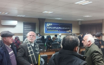 تجمع اهالی روستای خاصکول و همجوار در مقابل فرمانداری رودبار؛به مزاحمت مرغداری ها رسیدگی کنید