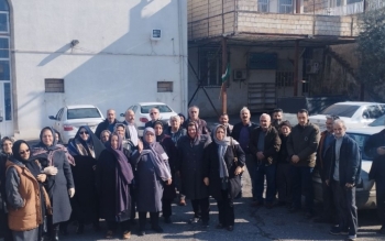 تجمع اهالی روستای خاصکول و همجوار در مقابل فرمانداری رودبار؛به مزاحمت مرغداری ها رسیدگی کنید