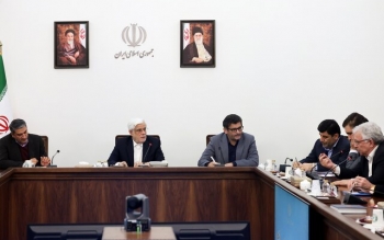  عارف: با احتکار و گران‌فروشی برخورد می‌کنیم
