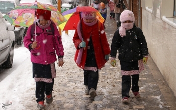 بارش برف ،برخی از مدارس گیلان را غیرحضوری کرد