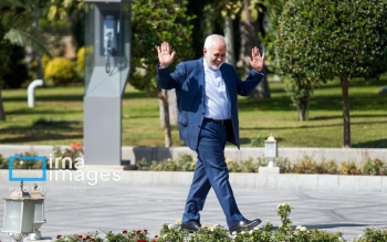 محمد جواد ظریف از معاونت پزشکیان استعفا کرد