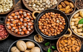 زیاده روی در مصرف آجیل و اضافه وزن