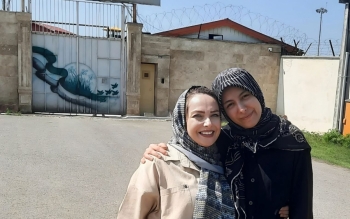 زهره و زهرا دادرس خواهران زندانی در رشت به طور موقت آزاد شدند