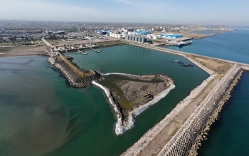 آغاز عملیات لایروبی اسكله مارینا بعد از ركود در راستای كمك به فعالین اقتصادی
