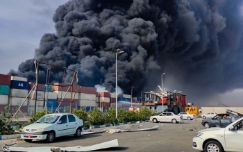 بی احتیاطی عامل حادثه بندرشهید رجایی بندرعباس/ تنها ۳۰ درصد از کانتینرهای موجود در بندر سالم ماندند