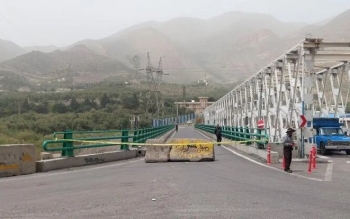 پل سفیدرود منجیل _علی آباد چند ساعت بعد از انسداد بازگشایی شد/ راه و شهرسازی گیلان:کار پیمانکار غیرقانونی بود