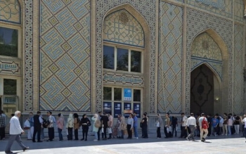 چرا صفِ خرید کتاب عادل فردوسی پور تحسین برانگیز نیست