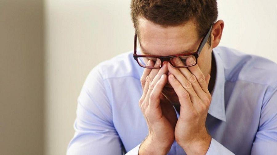 عوارض مالش چشم که آسیب های خطرناکی وارد می کند