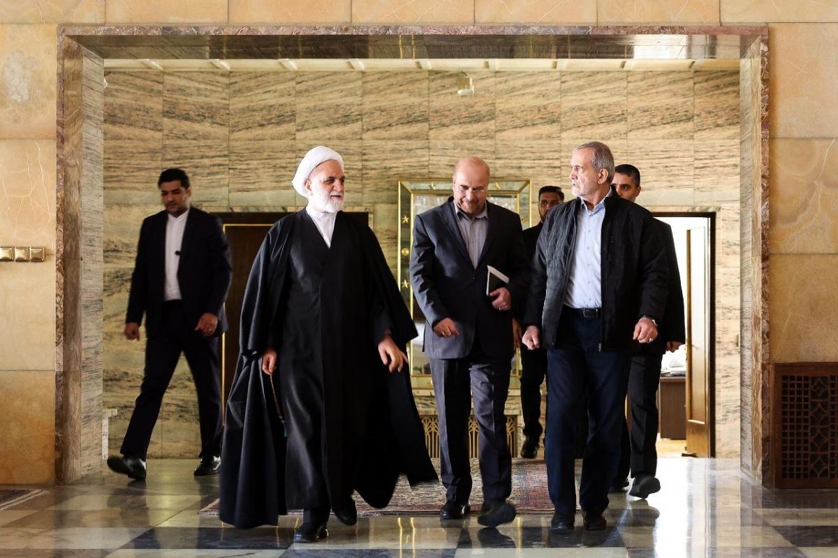 جزئیات جدید از حمله اسرائیل به جلسه شورای عالی امنیت؛وقتی رئیس جمهور در حین خروج از دریچه اضطراری دچار جراحات شد