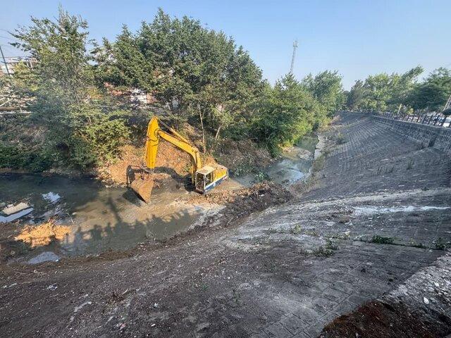 شهردار رشت: لایروبی رودخانه‌های رشت با هدف جلوگیری از آب‌گرفتگی آغاز شد
