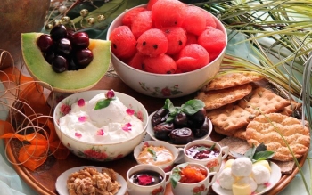 با این خوراکی‌ها، گرمای تابستان را قابل تحمل کنید