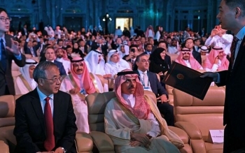 خیزِ خزنده چین در خلیج فارس