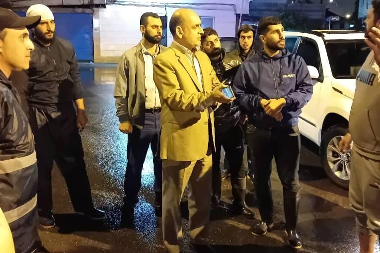 بازدید شبانه استاندار گیلان از مناطق دچار آب‌گرفتگی در بندر انزلی   