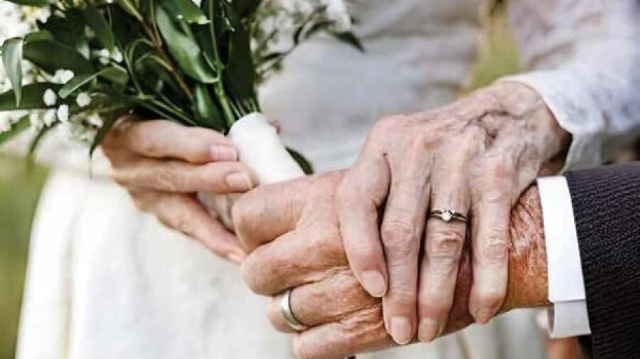 ۷۵۵ زن و مرد ۸۰ ساله ازدواج کردند