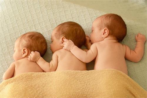 پرداخت ماهانه ۴.۴ میلیون تومان به خانواده‌های دارای چندقلو