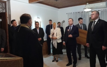 استاندار آستراخان روسیه در بندرانزلی؛ بازدید از کلیسای نیکُلای مقدس و بررسی ظرفیت های بندری