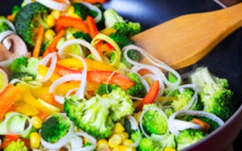 آیا تمام مواد غذایی قبل از مصرف نیاز به شست‌وشو دارند؟