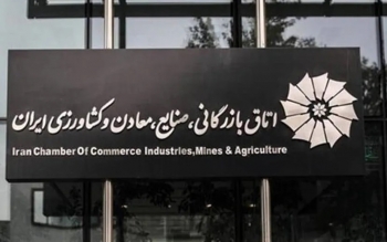 اینترنت تجار هنوز وصل نشده است/ تاجران در صف قرار می گیرند و در یک اتاق ایمیل چک می کنند