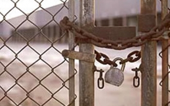تعطیلی موقت کارخانه «تولی‌پرس» و بلاتکلیفی بیش از ۱۰۰ کارگر