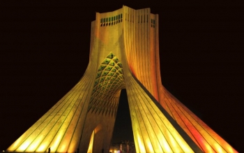 آسیب به برج آزادی در پی موج انفجارهای حملات اخیر