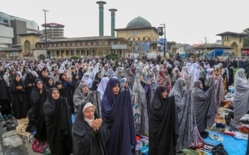 گزارش تصویری؛اقامه نماز عید فطر در اولین روز فرودینِ رشت