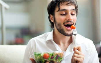 چرا بعضی ها هرچه می خورند چاق نمی شوند؟ لاغرهای خوش شانس یا متابولیسم متفاوت؟