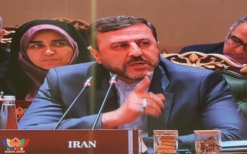 غریب آبادی : امارات به ایران خیانت کرد/هیچ جنگی با همسایگان خود نداریم