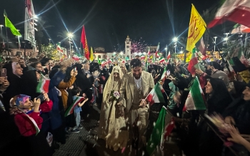گزارش تصویری؛ برگزاری جشن نمادین ازدواج ۱۴ زوج جوان در میدان شهرداری رشت